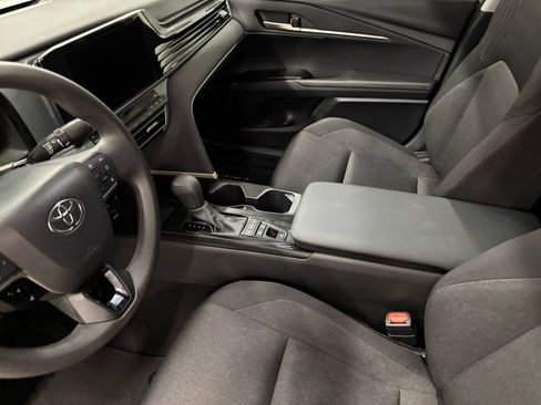 Used 2025 Toyota Camry LE FWD image 18