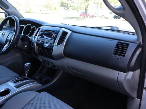 Used 2012 Toyota Tacoma 4x4 Access Cab V6 w/ TRD Off-Road Pkg image 17