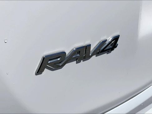 Used 2017 Toyota RAV4 XLE w/ All Weather Liner Package AWD/4WD image 29