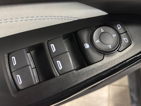 Used 2025 Chevrolet Trax LT w/ LT Convenience Package image 14