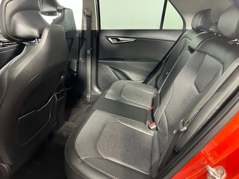 Used 2023 Kia Niro SX image 28