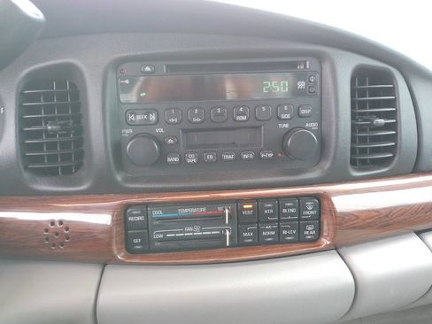 Used 2004 Buick Le Sabre Custom image 38