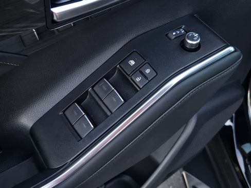 Certified 2026 Toyota Highlander Limited AWD/4WD image 10