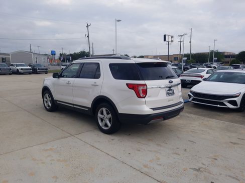 Used 2019 Ford Explorer XLT w/ Equipment Group 201A FWD image 5