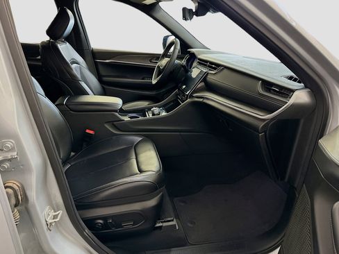 Used 2024 Jeep Grand Cherokee L Limited w/ Luxury Tech Group II image 35