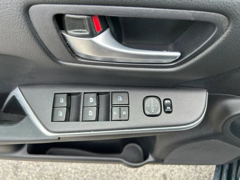 Used 2015 Toyota Camry SE FWD image 14