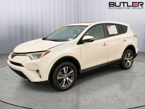 Used 2018 Toyota RAV4 XLE FWD image 2