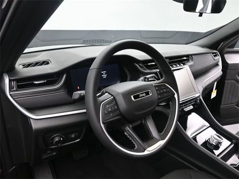 New 2025 Jeep Grand Cherokee L Laredo w/ Luxury Tech Group I image 24