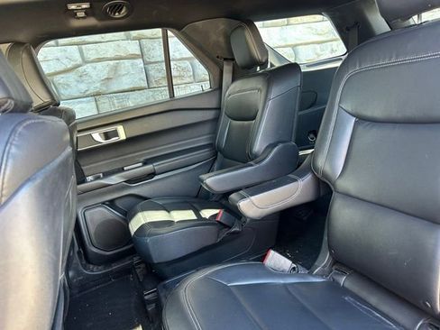 Used 2020 Ford Explorer XLT w/ Equipment Group 202A AWD/4WD image 9
