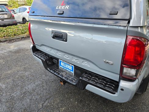 Used 2019 Toyota Tacoma TRD Off-Road w/ Technology Package image 15