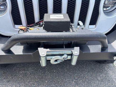Used 2020 Jeep Wrangler Unlimited Sahara AWD/4WD image 8