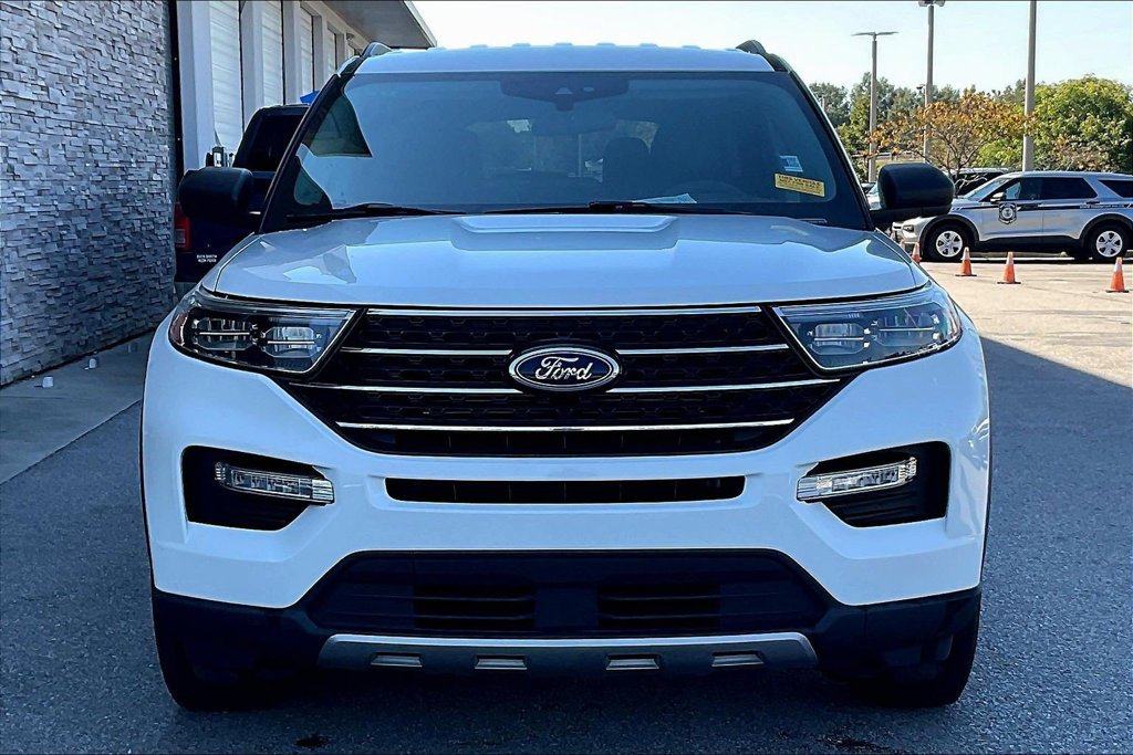 Used 2023 Ford Explorer XLT w/ Equipment Group 202A RWD image 2