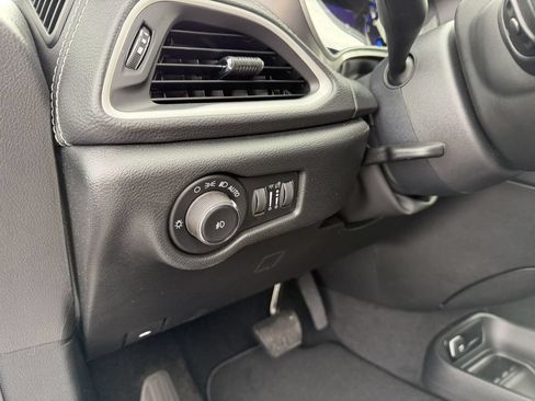 New 2026 Chrysler Pacifica Select w/ S Appearance Package FWD image 17