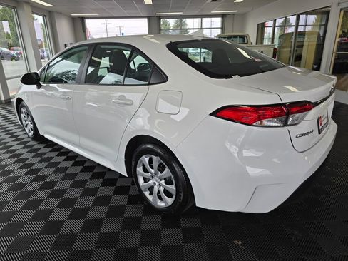 Certified 2025 Toyota Corolla LE FWD image 5
