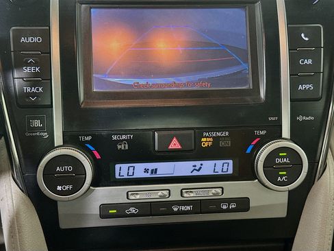 Used 2014 Toyota Camry XLE w/ Leather Package FWD image 25