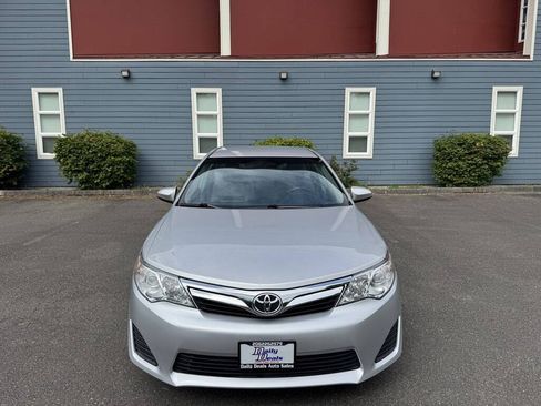 Used 2013 Toyota Camry LE FWD image 9
