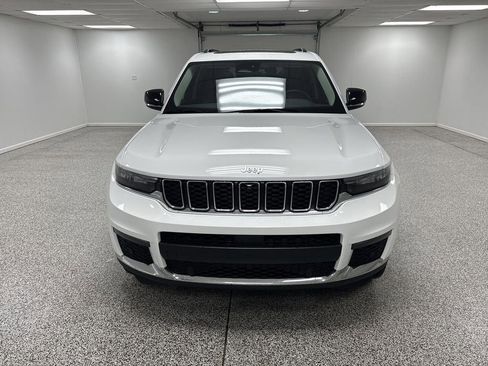 Used 2023 Jeep Grand Cherokee L Limited w/ Luxury Tech Group II image 3