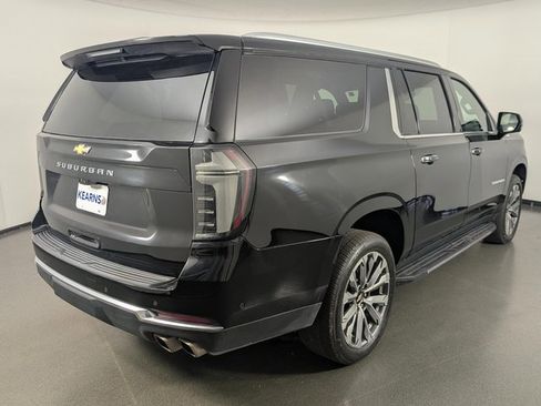 Used 2025 Chevrolet Suburban High Country image 7