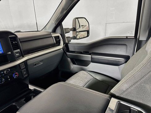 Used 2025 Ford F350 XLT AWD/4WD image 22