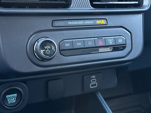 Certified 2025 Ford Maverick XLT image 18