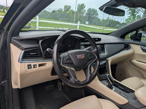 Used 2018 Cadillac XT5 AWD image 18