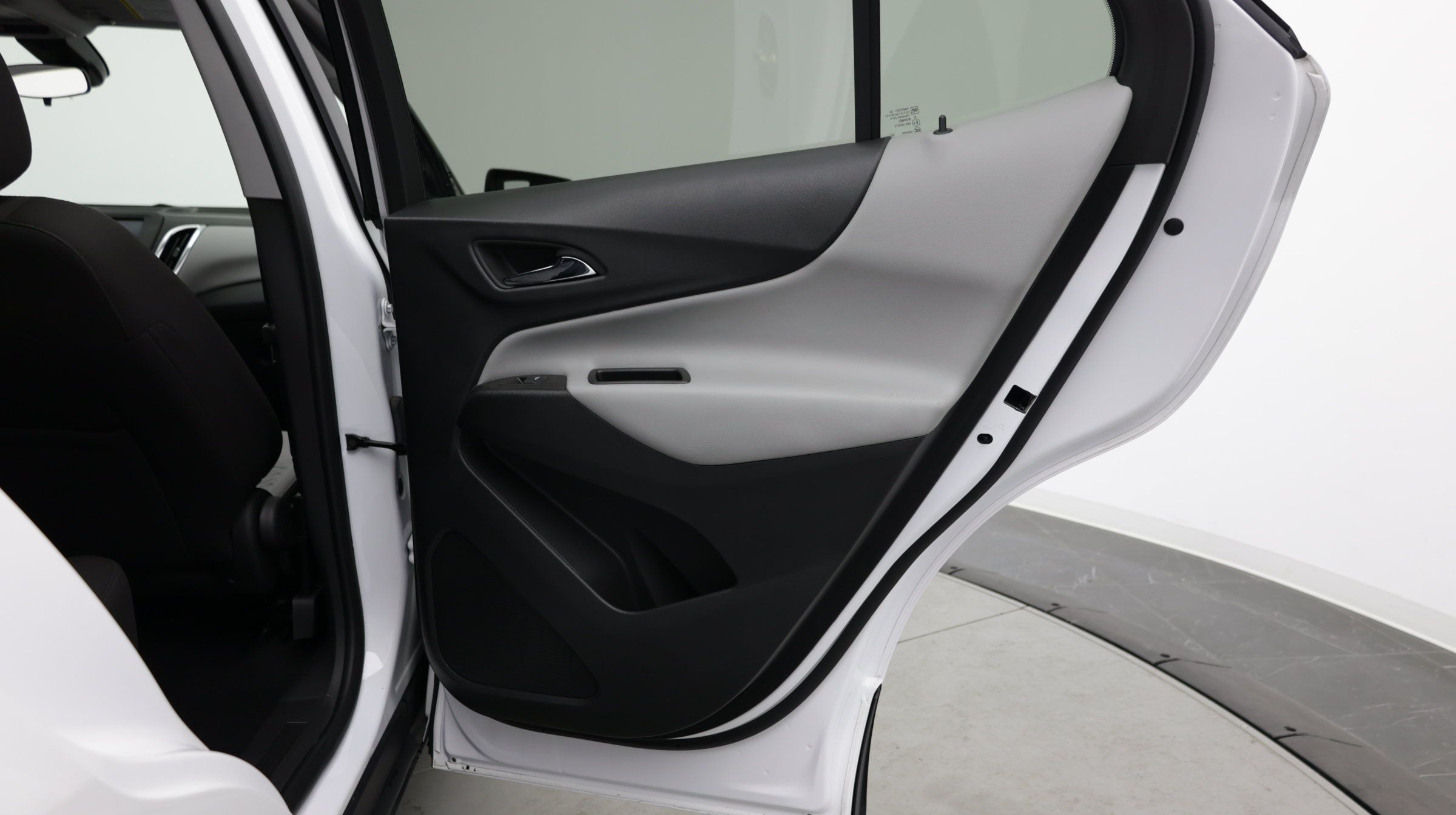 Used 2023 Chevrolet Equinox LS FWD image 33