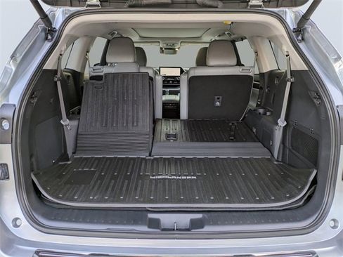 Used 2024 Toyota Highlander Platinum image 13