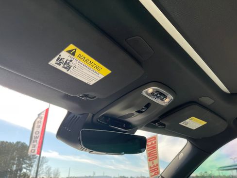 Used 2022 Volvo XC90 T8 R-Design w/ Advanced Package image 21