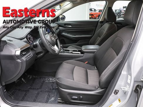Used 2024 Nissan Altima 2.5 SV FWD image 14