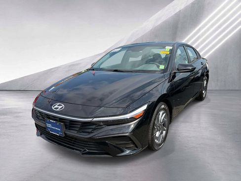 Certified 2024 Hyundai Elantra SEL FWD image 4