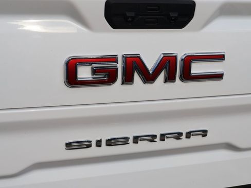 Used 2023 GMC Sierra 1500 SLT w/ SLT Premium Package AWD/4WD image 8