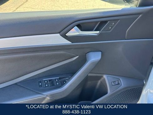 Certified 2025 Volkswagen Jetta Sport FWD image 31