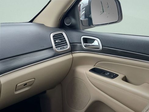 Used 2019 Jeep Grand Cherokee Limited AWD/4WD image 13