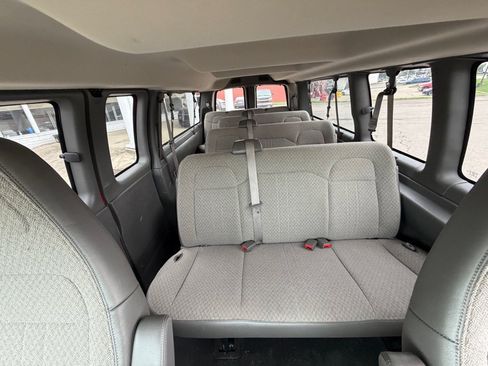 Used 2017 Chevrolet Express 3500 LT w/ LT Preferred Equipment Group RWD image 4