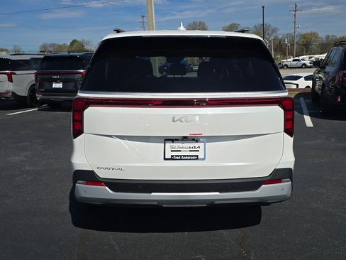 New 2026 Kia Carnival EX image 4