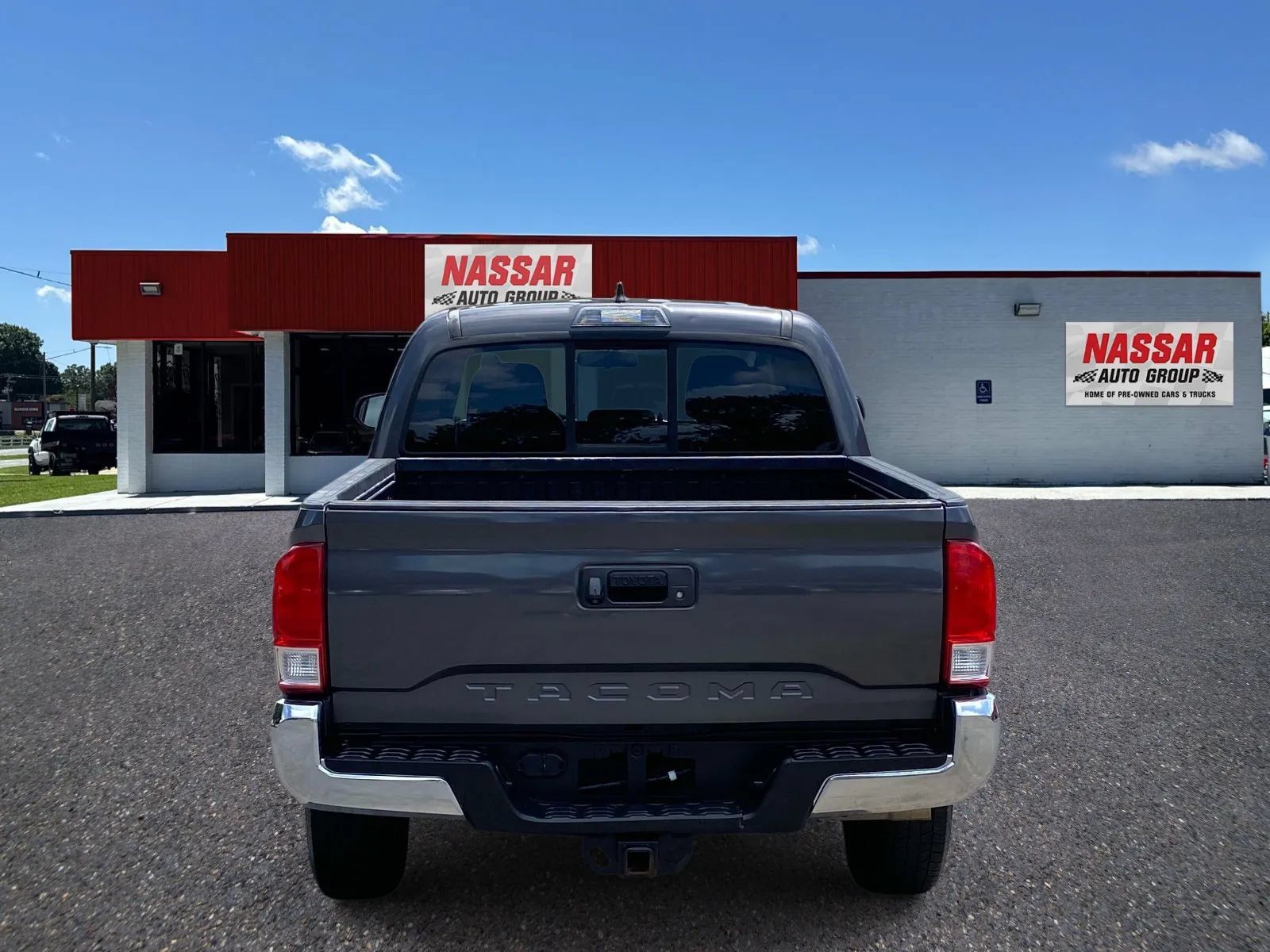 Used 2016 Toyota Tacoma SR5 w/ Towing Package RWD image 5