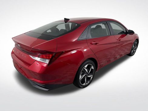 Used 2023 Hyundai Elantra SEL w/ Convenience Package FWD image 3