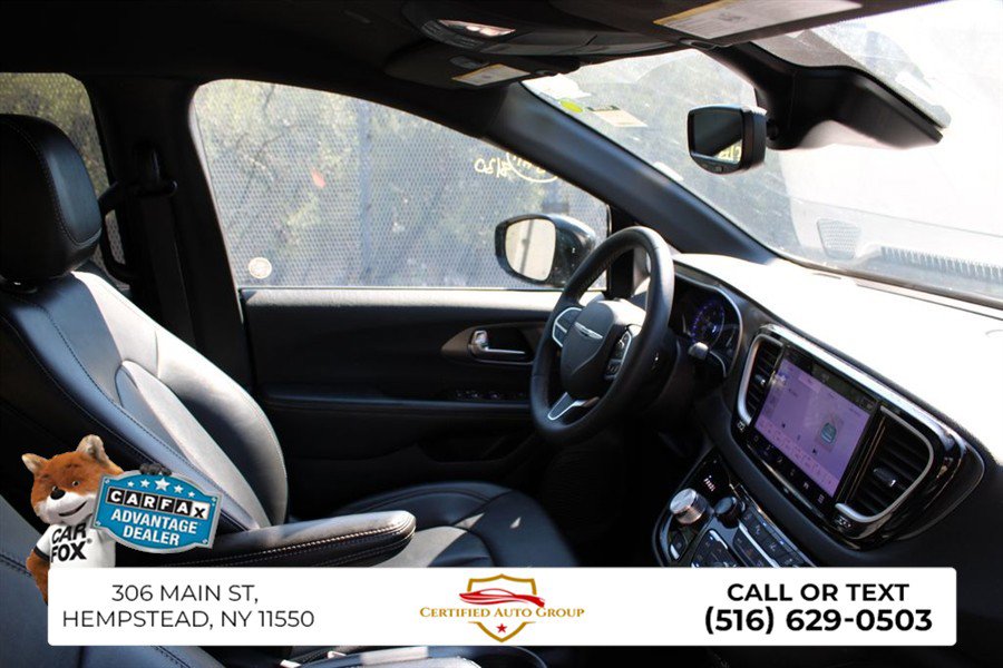 Used 2025 Chrysler Pacifica Select FWD image 18