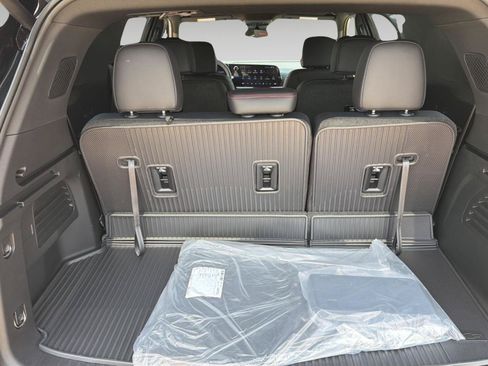 New 2026 Chevrolet Traverse Z71 w/ LPO, Floor Liner Package AWD/4WD image 15