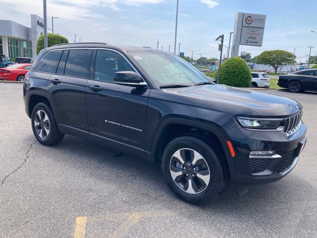New 2024 Jeep Grand Cherokee Limited 4xe w/ Luxury Tech Group II AWD/4WD image 8