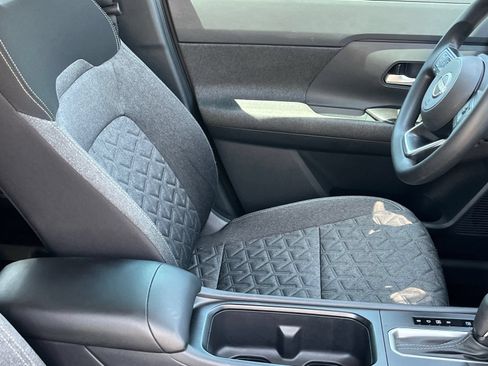 Used 2025 Nissan Kicks SV FWD image 10