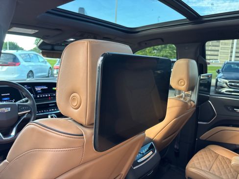 Used 2024 Cadillac Escalade Sport w/ LPO, ONYX Package AWD/4WD image 32