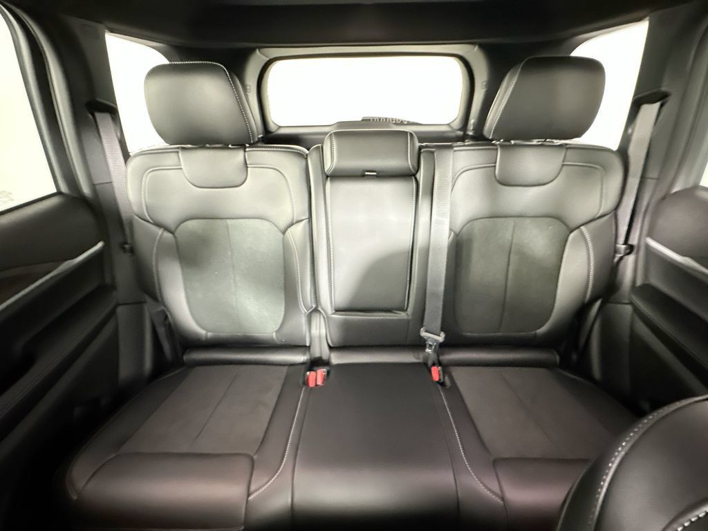New 2027 Jeep Grand Cherokee Altitude AWD/4WD image 10