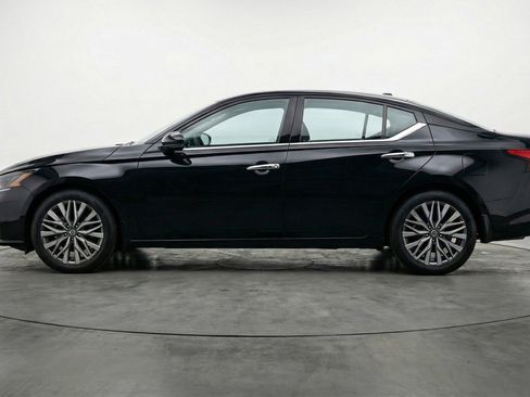 Used 2025 Nissan Altima 2.5 SV FWD image 5