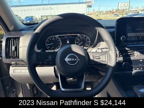 Used 2023 Nissan Pathfinder S image 10