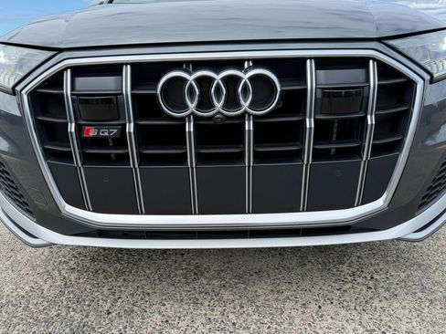 Used 2022 Audi SQ7 Prestige w/ Prestige Package image 16