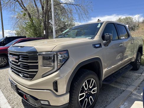 Used 2022 GMC Sierra 1500 AT4 w/ AT4 Preferred Package AWD/4WD image 2