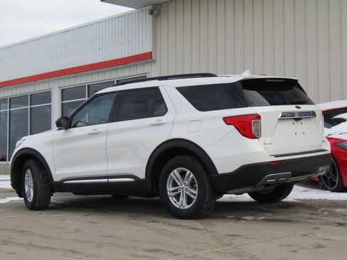 Used 2023 Ford Explorer XLT w/ Equipment Group 202A image 10