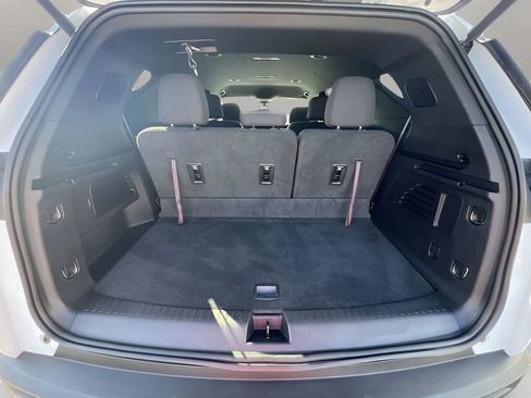 Used 2025 Chevrolet Traverse LT image 25