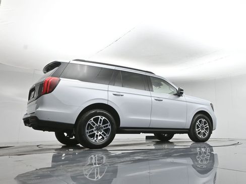 Used 2025 Ford Expedition Active image 53